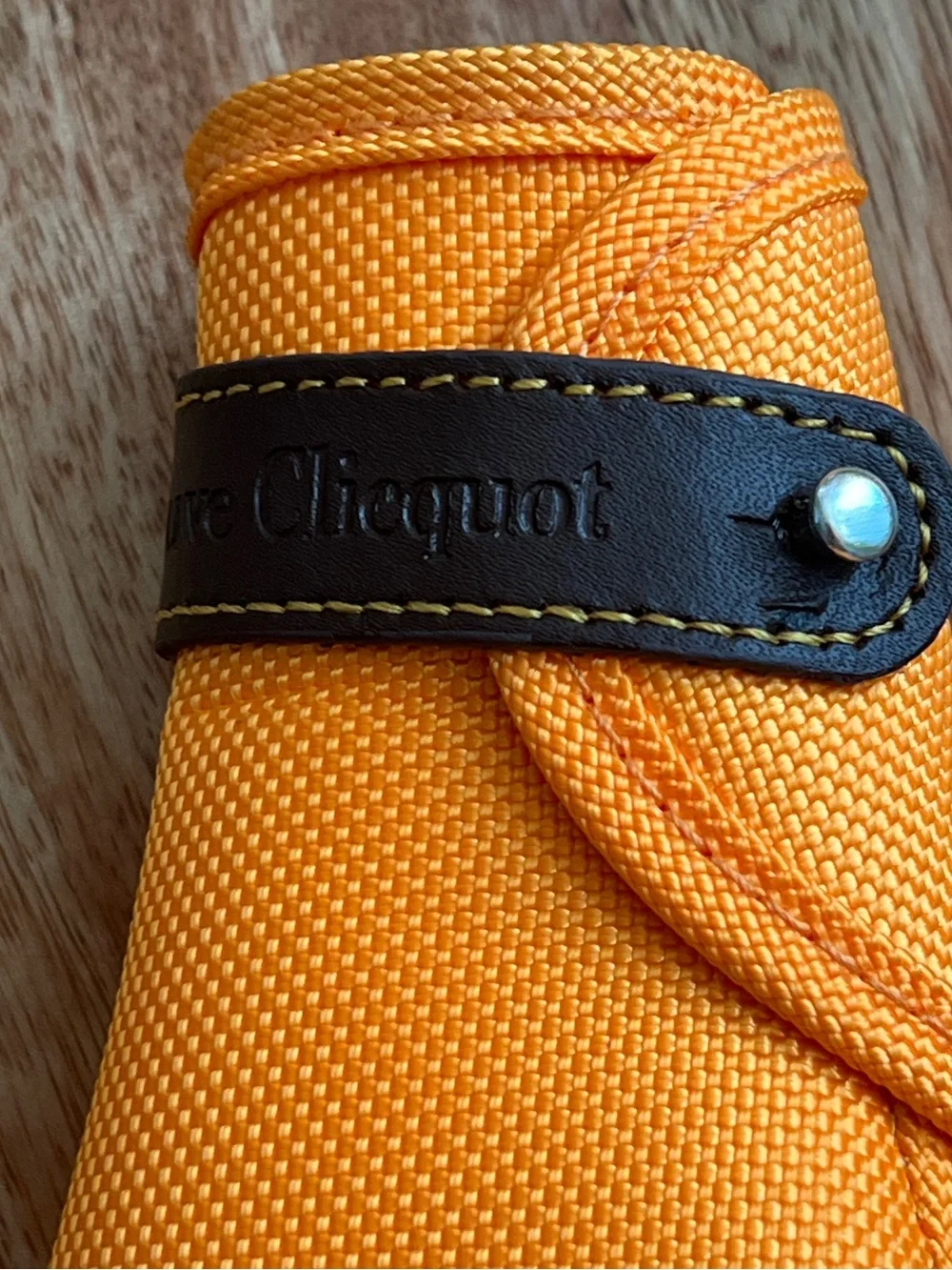 Veuve Clicquot Champagne Insulated Neoprene Zipper Bottle Ice Jacket Leather